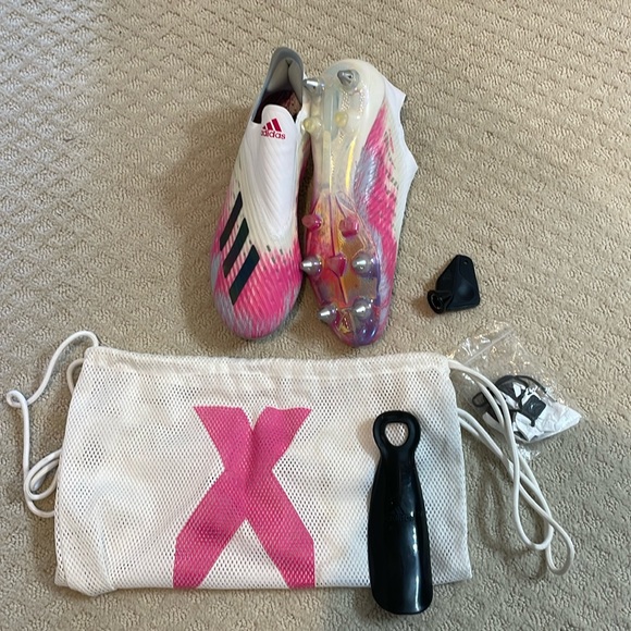 Soft ground adidas soccer cleats with metal studs. String bag, extra studs tools - Picture 1 of 5